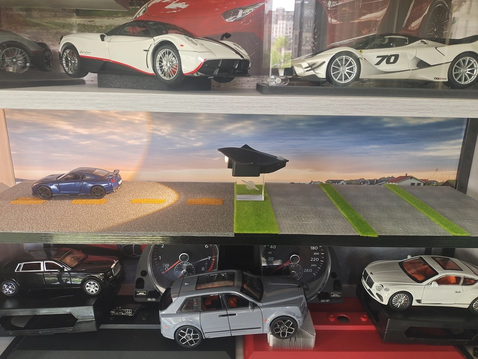 قطعتان من ملصقات الطوب المصغرة - مراجعة Model Kit Runner وسعره