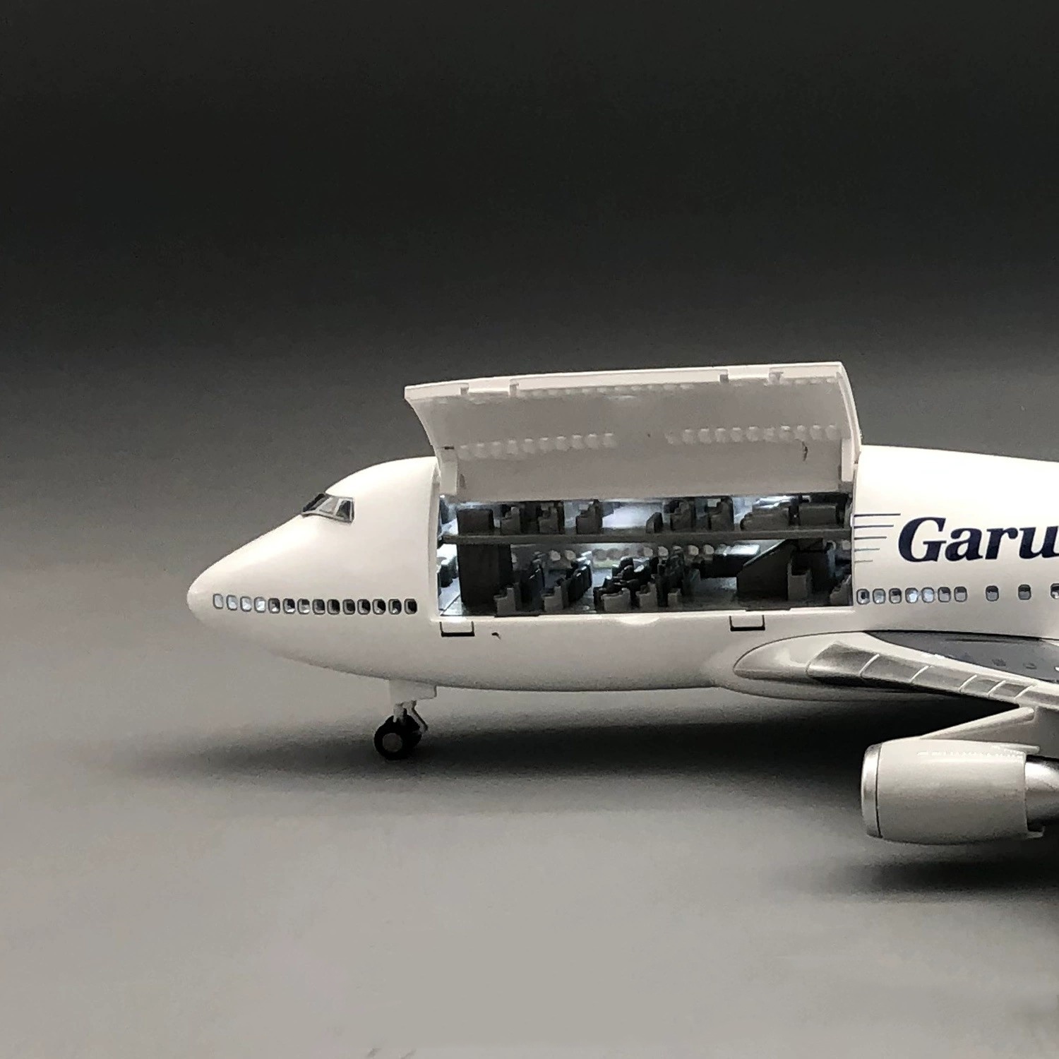 نموذج طائرة جارودا إندونيسيا B - مراجعة Model Kit Indonesia وسعره