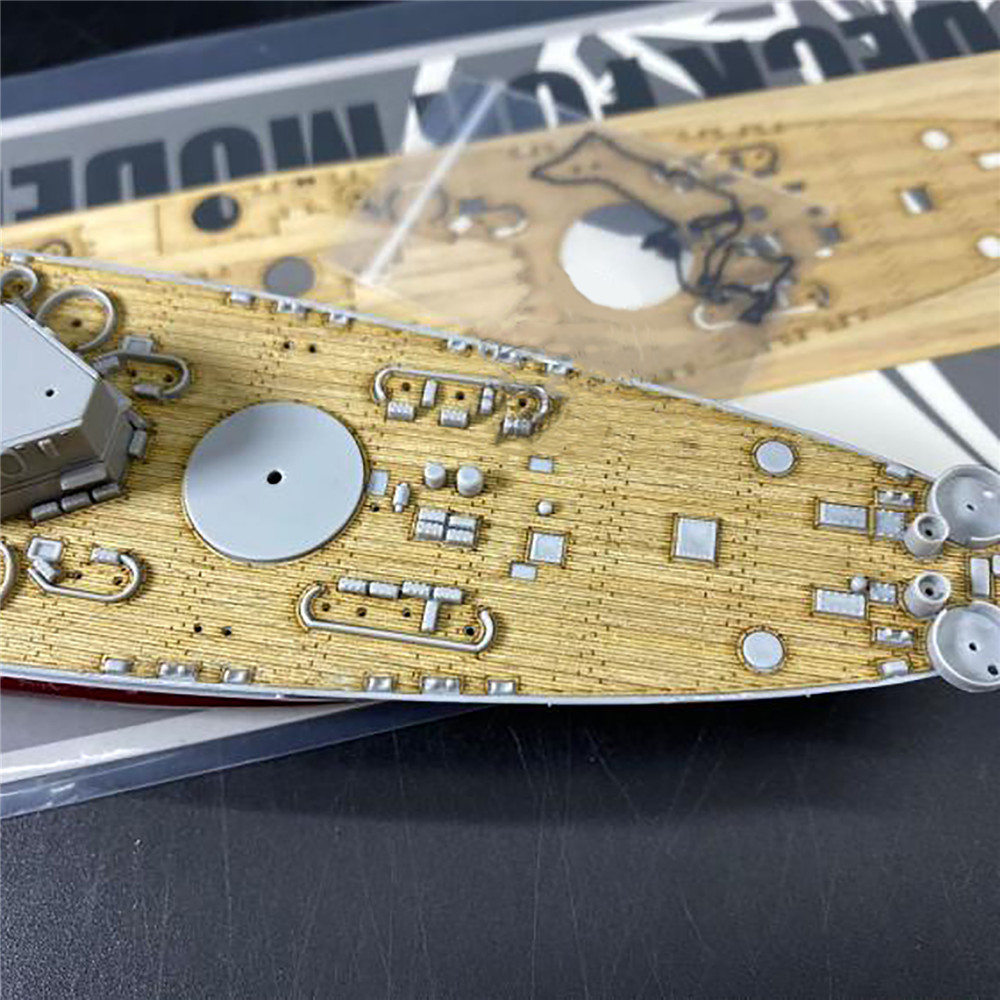 سطح خشبي وسلسلة مرساة بمقياس 1 - مراجعة Model Kit U Boat وسعره