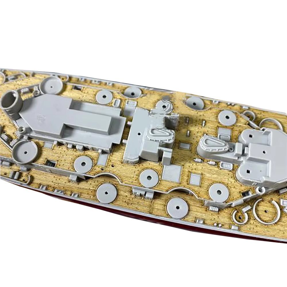 سطح خشبي وسلسلة مرساة بمقياس 1 - مراجعة Model Kit U Boat وسعره